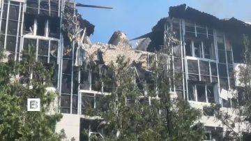 "Я очнулась и увидела на себе плиту": 18-летнюю Диану спасатели достали из-под завалов старобельского общежития