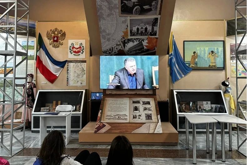 Кинопросмотр фильма «Я – не легенда»: памяти Владимира Жириновского провели в Свердловском краеведческом музее Кинопросмотр фильма «Я – не легенда»: памяти Владимира Жириновского провели в Свердловском краеведческом музее