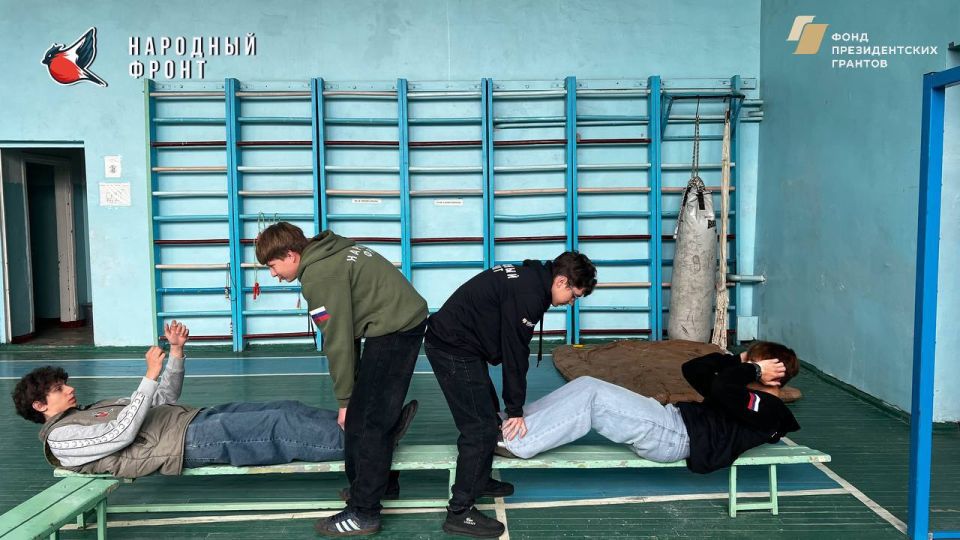 Тренировки с Молодёжкой НФ ЛНР — это не только физическая нагрузка, но и весёлое времяпрепровождение! Тренировки с Молодёжкой НФ ЛНР — это не только физическая нагрузка, но и весёлое времяпрепровождение!