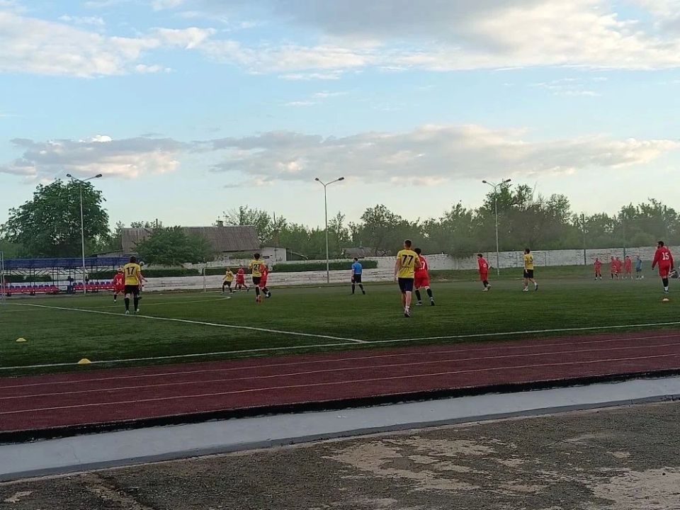 В Перевальске состоялся 2-й тур Вечерней лиги по футболу В Перевальске состоялся 2-й тур Вечерней лиги по футболу