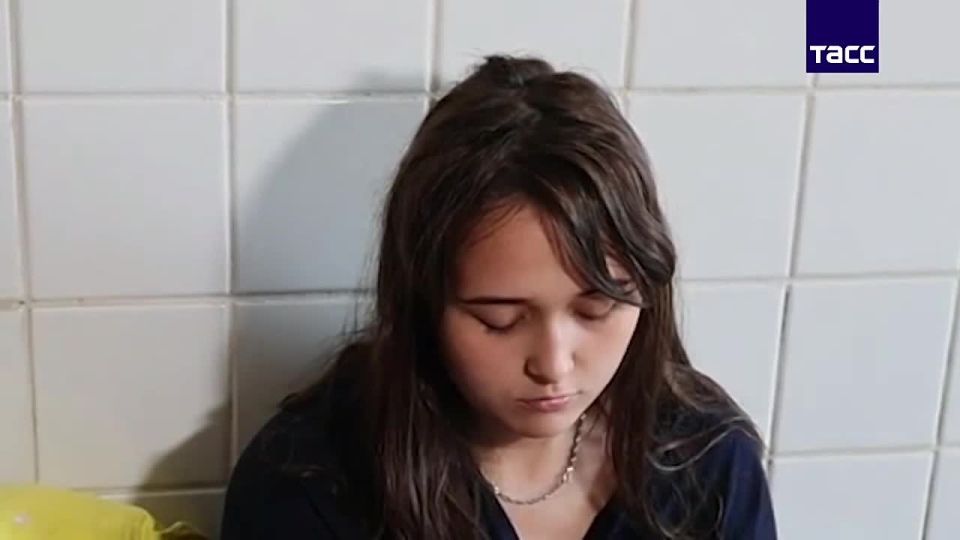 Девушка, раненая при атаке ВСУ на колледж в Старобельске, и ее мать рассказали ТАСС, как спасались дети после удара