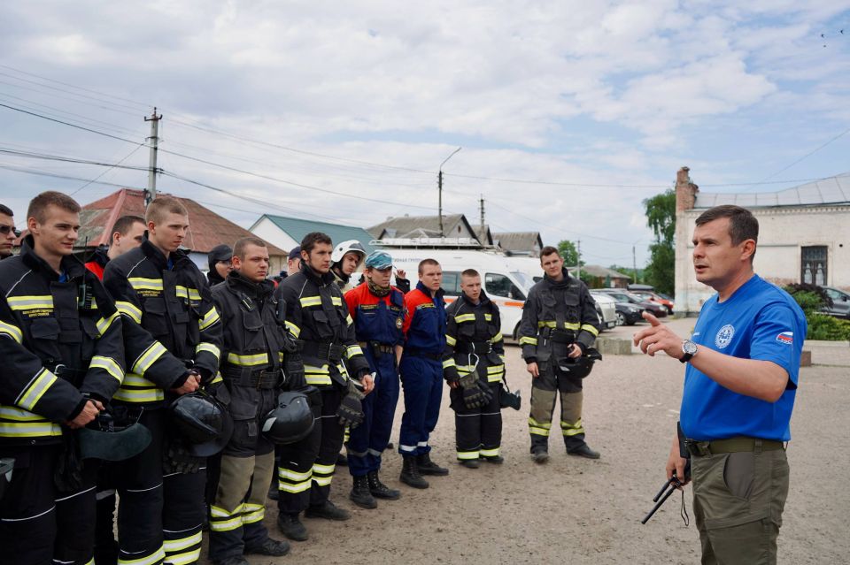 Продолжаются работы на месте удара в Старобельске Продолжаются работы на месте удара в Старобельске