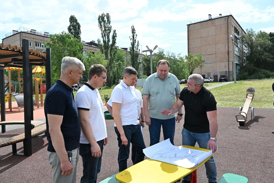 Брянская область — надёжный шеф: делегация во главе с Егором Ковальчуком оценила ход восстановительных работ в городе Брянская область — надёжный шеф: делегация во главе с Егором Ковальчуком оценила ход восстановительных работ в городе