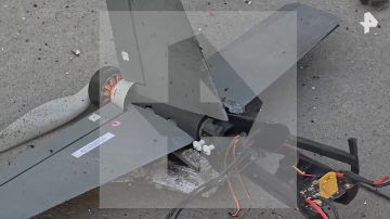 БПЛА взорвался примерно в 100 метрах от здания правительства Луганской Народной Республики около 19:00, сообщил корреспондент "Известий" Егор Кильдибеков