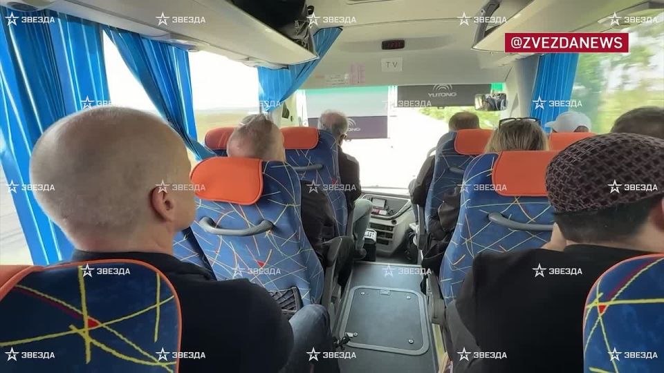 Иностранные журналисты едут на место теракта в колледже Старобельска