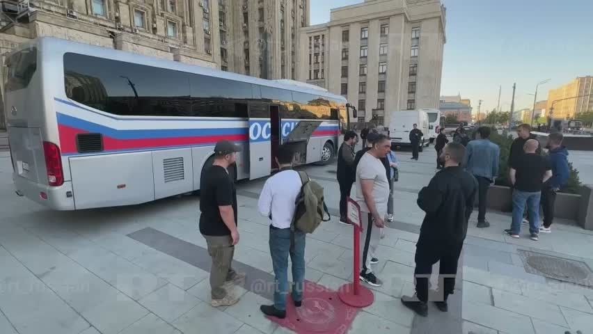 Иностранные журналисты выехали из Москвы в Старобельск после удара по колледжу