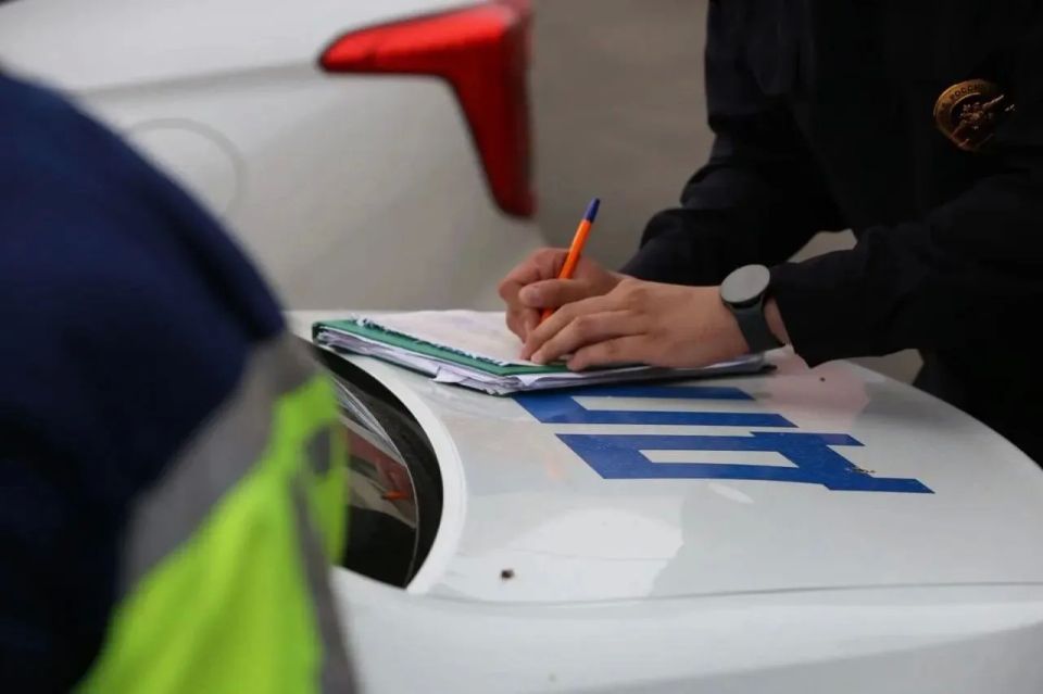 Полицейские республики провели профилактический рейд в Луганске Полицейские республики провели профилактический рейд в Луганске