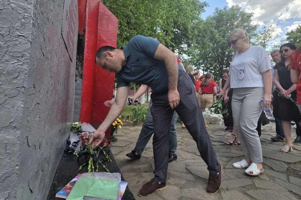 К собравшимся обратился председатель Совета Первых Свердловского муниципального округа Илья Мелихов: К собравшимся обратился председатель Совета Первых Свердловского муниципального округа Илья Мелихов: