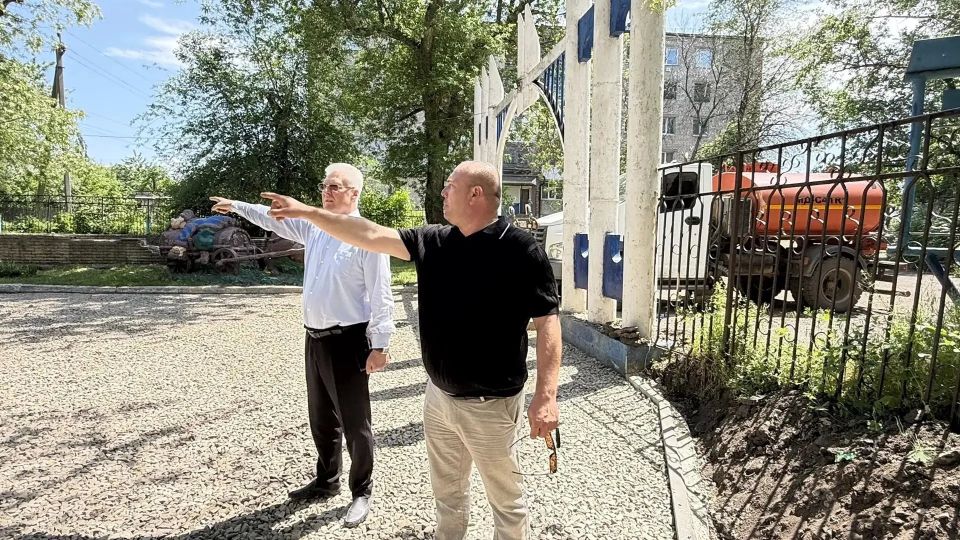 Парк в поселке Краснодон преображается