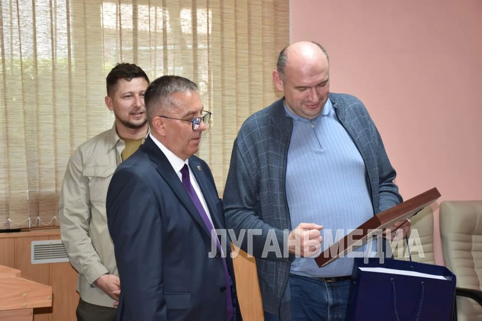 Перевальский муниципальный округ с рабочим визитом посетил губернатор Оренбургской области Евгений Солнцев Перевальский муниципальный округ с рабочим визитом посетил губернатор Оренбургской области Евгений Солнцев