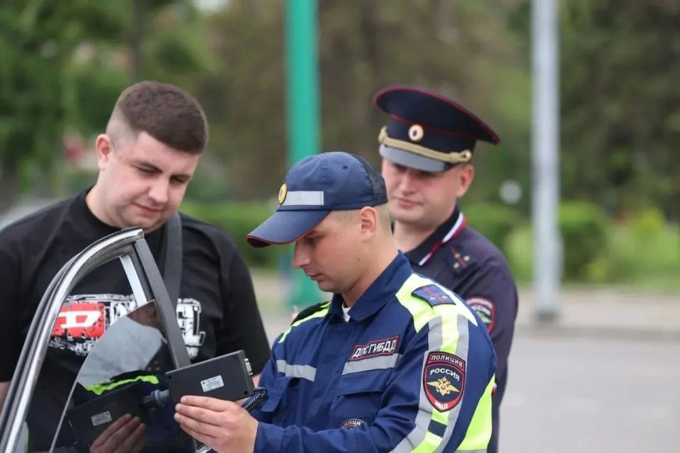 Полицейские республики провели профилактический рейд в Луганске Полицейские республики провели профилактический рейд в Луганске