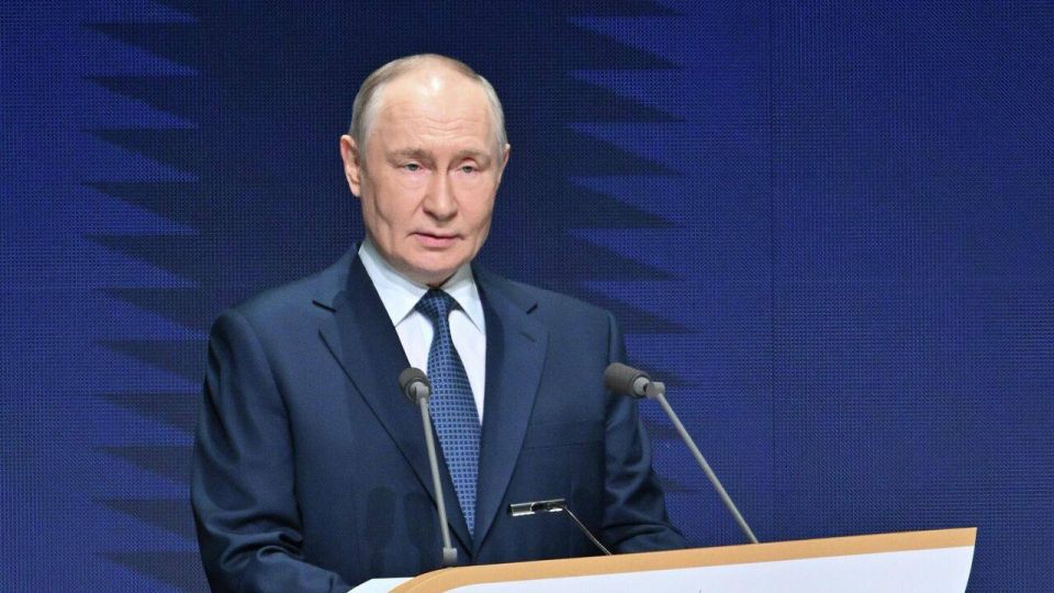 Президент РФ Владимир Путин встретился с выпускниками федеральной кадровой программы «Время героев»