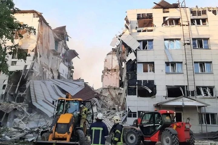 Погибли 21 человек, в ЛНР траур: Старобельск скорбит по жертвам страшного удара ВСУ Погибли 21 человек, в ЛНР траур: Старобельск скорбит по жертвам страшного удара ВСУ