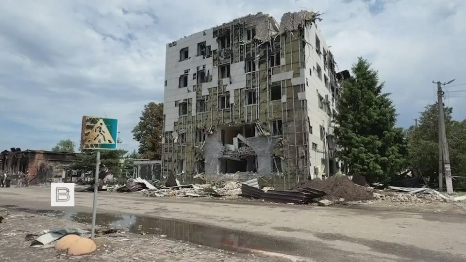 Иностранные корреспонденты осматривают последствия украинской атаки в Старобельске: