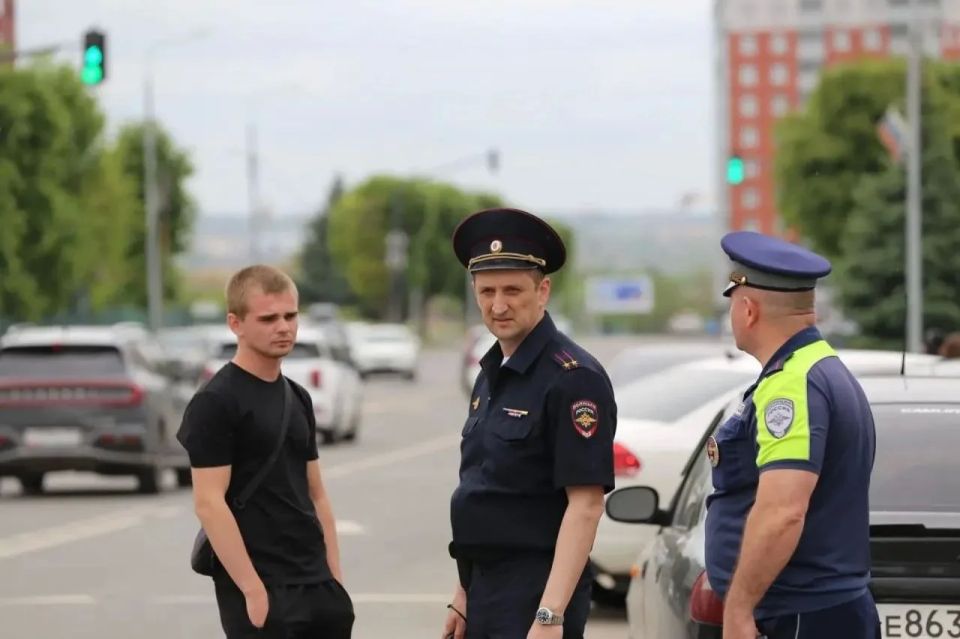 Полицейские республики провели профилактический рейд в Луганске Полицейские республики провели профилактический рейд в Луганске