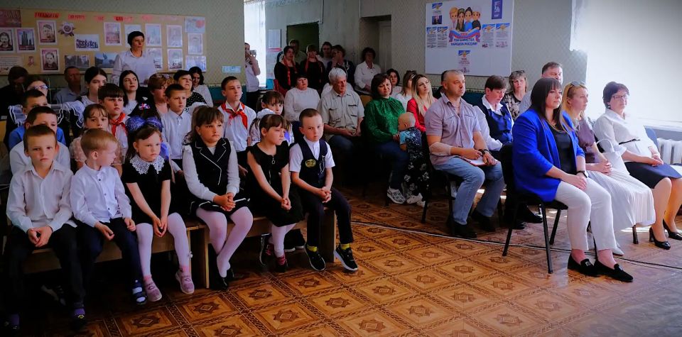 В Кононовском учебно-воспитательном комплексе открыли Парту Героя В Кононовском учебно-воспитательном комплексе открыли Парту Героя