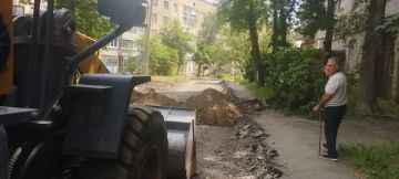 Начаты работы по ремонту внутридворовой территории в Краснодоне!