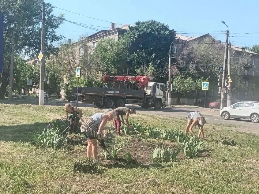 Коммунальными службами проведены работы на территории города Коммунальными службами проведены работы на территории города