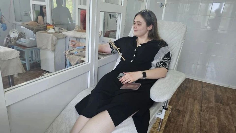 Сегодняшнее утро показало, что такое настоящее единство и сострадание. С самого утра городская станция переливания крови была заполнена людьми Сегодняшнее утро показало, что такое настоящее единство и сострадание. С самого утра городская станция переливания крови была заполнена людьми