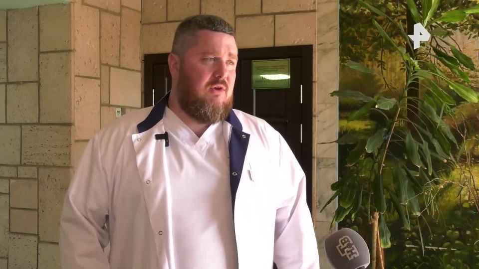 "Ради спасения пришлось ампутировать нижнюю конечность": заместитель главврача ЛРКБ рассказал о состоянии пациентов, поступивших после обстрела ВСУ в Старобельске в ЛНР