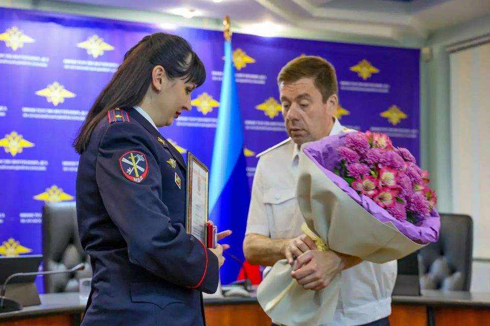 Сотрудники контрольно-ревизионной службы регионального МВД получили ведомственные награды Сотрудники контрольно-ревизионной службы регионального МВД получили ведомственные награды