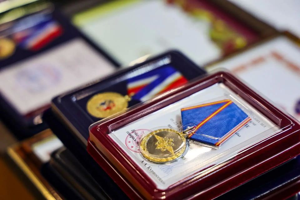 Сотрудники контрольно-ревизионной службы регионального МВД получили ведомственные награды Сотрудники контрольно-ревизионной службы регионального МВД получили ведомственные награды