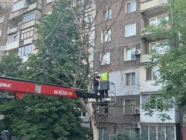 Коммунальными службами проведены работы на территории города Коммунальными службами проведены работы на территории города