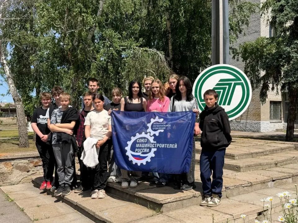 «Выбирай свое»: Школьники ЛНР открыли мир рабочих профессий на заводе «Лугамаш» «Выбирай свое»: Школьники ЛНР открыли мир рабочих профессий на заводе «Лугамаш»