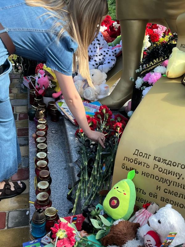 Коллектив министерства почтил память студентов Старобельского колледжа и филиала ЛГПУ, погибших в результате зверского террористического удара ВСУ Коллектив министерства почтил память студентов Старобельского колледжа и филиала ЛГПУ, погибших в результате зверского террористического удара ВСУ