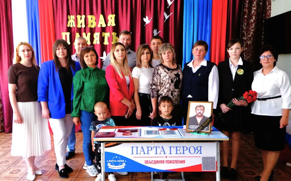 В Кононовском учебно-воспитательном комплексе открыли Парту Героя В Кононовском учебно-воспитательном комплексе открыли Парту Героя