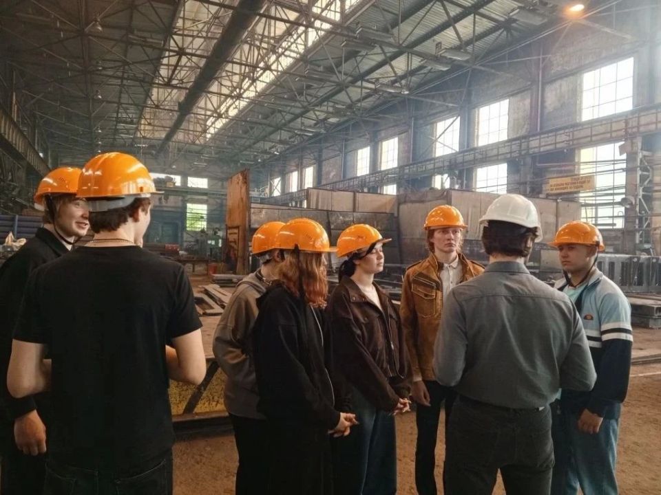 «Выбирай свое»: Школьники ЛНР открыли мир рабочих профессий на заводе «Лугамаш» «Выбирай свое»: Школьники ЛНР открыли мир рабочих профессий на заводе «Лугамаш»