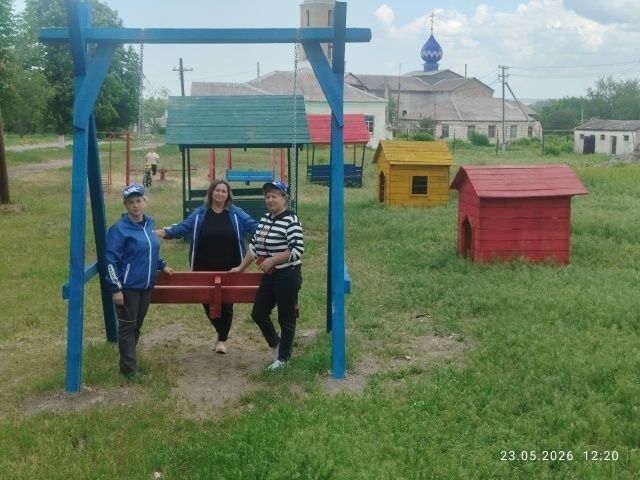 Благоустроили детскую площадку в селе Пархоменко!