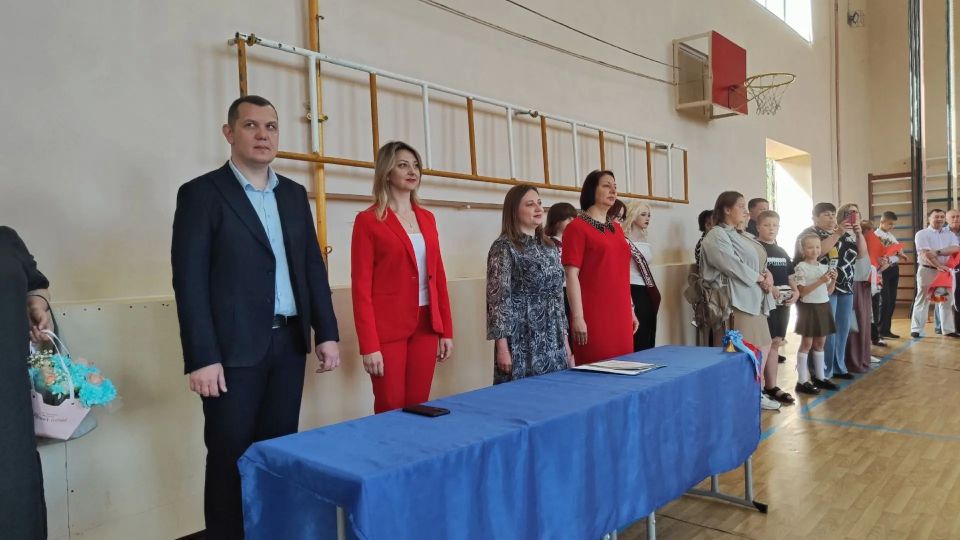 Депутаты Совета городского округа приняли участие в празднике Последнего звонка в общеобразовательных учреждениях города Депутаты Совета городского округа приняли участие в празднике Последнего звонка в общеобразовательных учреждениях города