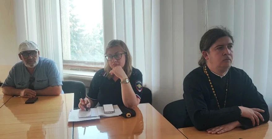 В Администрации Антрацитовского муниципального округа под председательством заместителя главы Администрации Натальи Шаталовой прошло внеочередное заседание экспертного совета по вопросам гармонизации межнациональных...