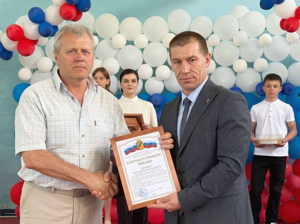 Сергей Колягин: Сегодня в нашем городском округе, как и по всей республике, прозвучал последний звонок Сергей Колягин: Сегодня в нашем городском округе, как и по всей республике, прозвучал последний звонок