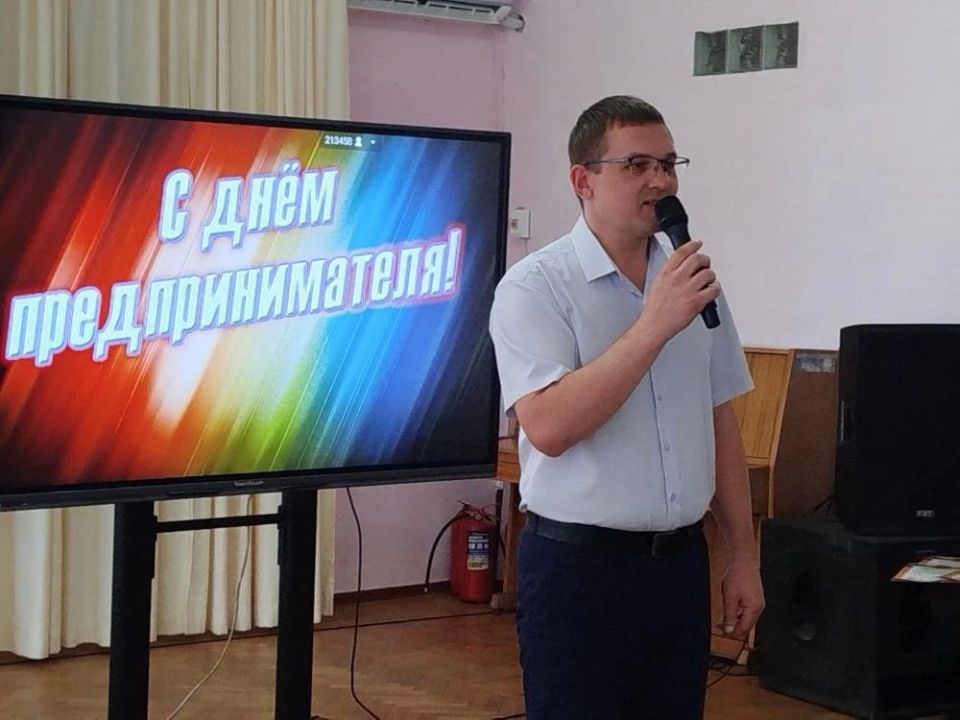 В литературной гостинной Дворца культуры чествовали тех, кто своим трудом и талантом сумел построить успешный бизнес и внести значительный вклад в экономику нашего города В литературной гостинной Дворца культуры чествовали тех, кто своим трудом и талантом сумел построить успешный бизнес и внести значительный вклад в экономику нашего города