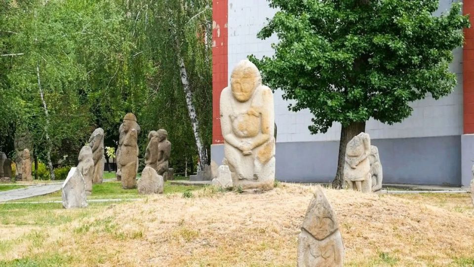 Культурная столица. Уникальный музей половецких статуй в Луганске Культурная столица. Уникальный музей половецких статуй в Луганске
