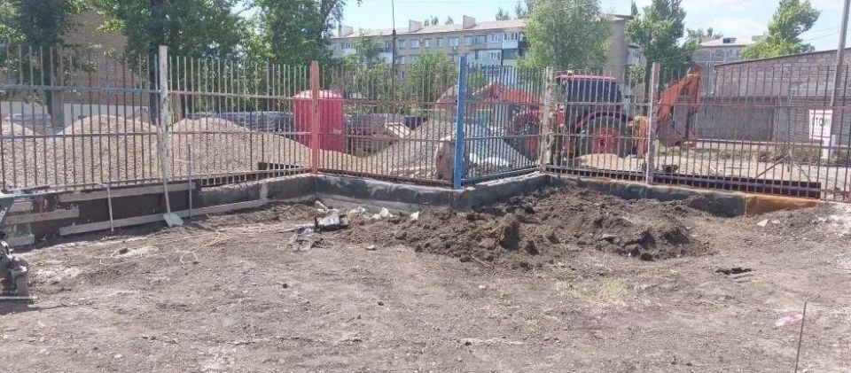 Андрей Рубанцов: В РОВЕНЬКАХ ПРОДОЛЖАЕТСЯ БЛАГОУСТРОЙСТВО ОБЩЕСТВЕННОЙ ТЕРРИТОРИИ В РАЙОНЕ ШКОЛЫ № 6 Андрей Рубанцов: В РОВЕНЬКАХ ПРОДОЛЖАЕТСЯ БЛАГОУСТРОЙСТВО ОБЩЕСТВЕННОЙ ТЕРРИТОРИИ В РАЙОНЕ ШКОЛЫ № 6