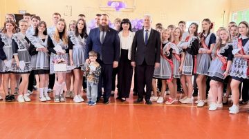Сегодня с искренней радостью посетил Краснодонскую среднюю школу №2 имени кавалера ордена Ленина Н. П. Баракова. Вместе с председателем комитета Народного Совета ЛНР по социальной политике Иваном Санаевым мы поздравили...