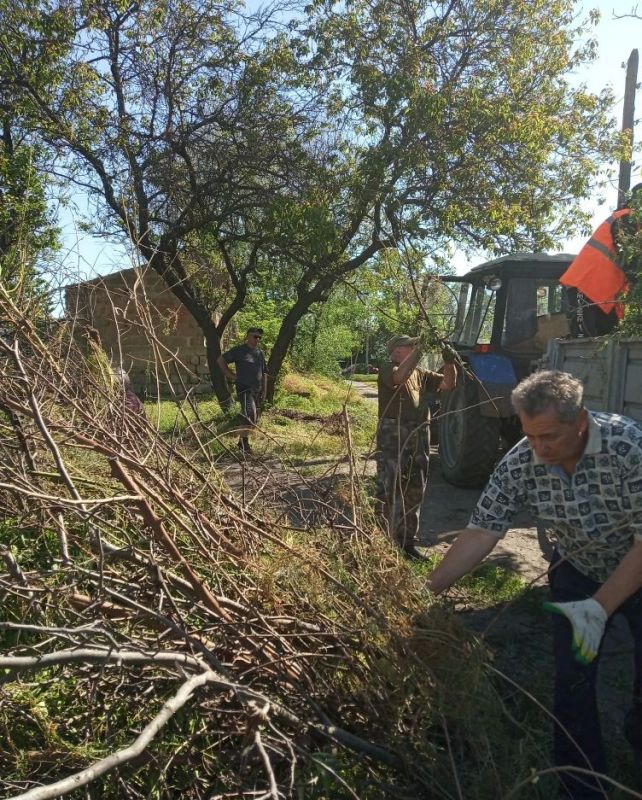 В квартале Цимлянском по инициативе ТОС пошло мероприятие по благоустройству В квартале Цимлянском по инициативе ТОС пошло мероприятие по благоустройству
