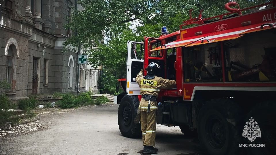 За прошедшие сутки в ЛНР ликвидировали 10 пожаров