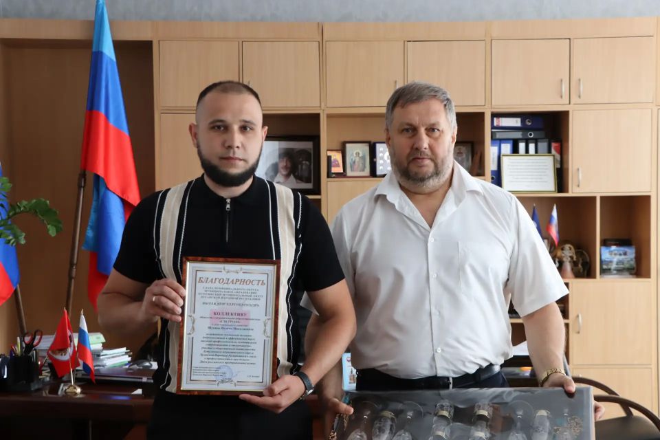 Глава Лутугинского муниципального округа поздравил местных предпринимателей с профессиональным праздником Глава Лутугинского муниципального округа поздравил местных предпринимателей с профессиональным праздником