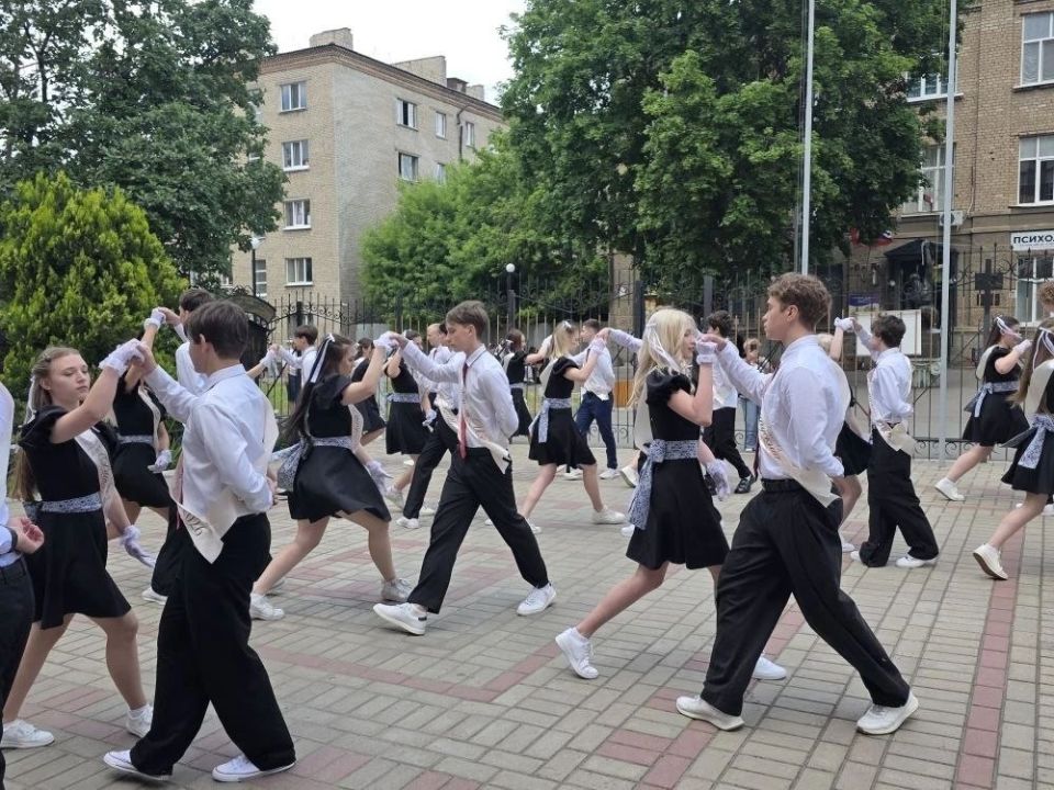 Ольга Бас: Последний школьный звонок — не просто звук, это целая симфония жизни, наполненная надеждой и мечтами Ольга Бас: Последний школьный звонок — не просто звук, это целая симфония жизни, наполненная надеждой и мечтами