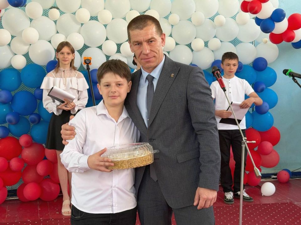 Сергей Колягин: Сегодня в нашем городском округе, как и по всей республике, прозвучал последний звонок Сергей Колягин: Сегодня в нашем городском округе, как и по всей республике, прозвучал последний звонок