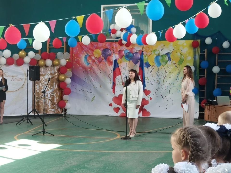 26 мая в Краснодонском муниципальном округе в образовательных учреждениях состоялся замечательный праздник - Последний звонок, который собрал школьников, их родителей, учителей и почетных гостей 26 мая в Краснодонском муниципальном округе в образовательных учреждениях состоялся замечательный праздник - Последний звонок, который собрал школьников, их родителей, учителей и почетных гостей