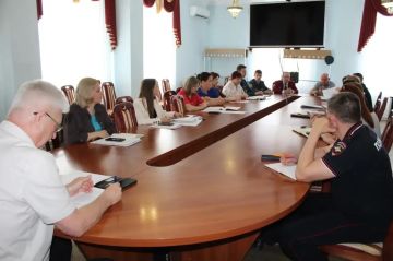 Сергей Козенко: Сегодня провел заседание комиссии по предупреждению и ликвидации чрезвычайных ситуаций и обеспечению пожарной безопасности, на котором обсудили семь ключевых вопросов, касающихся безопасности и здоровья...
