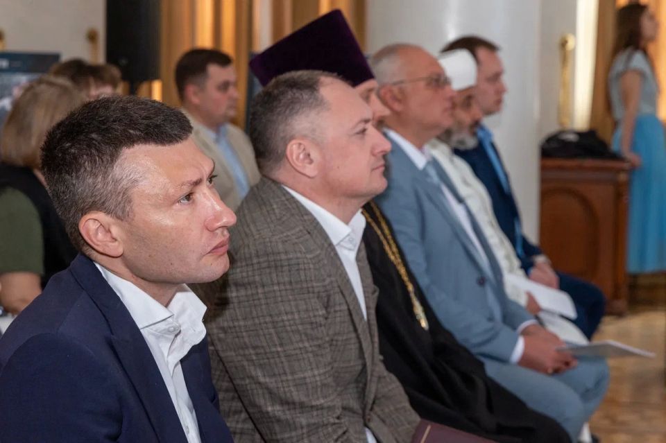 О духовных ценностях, семье и патриотизме: в Луганске прошёл Межконфессиональный форум «Религия и Мир»