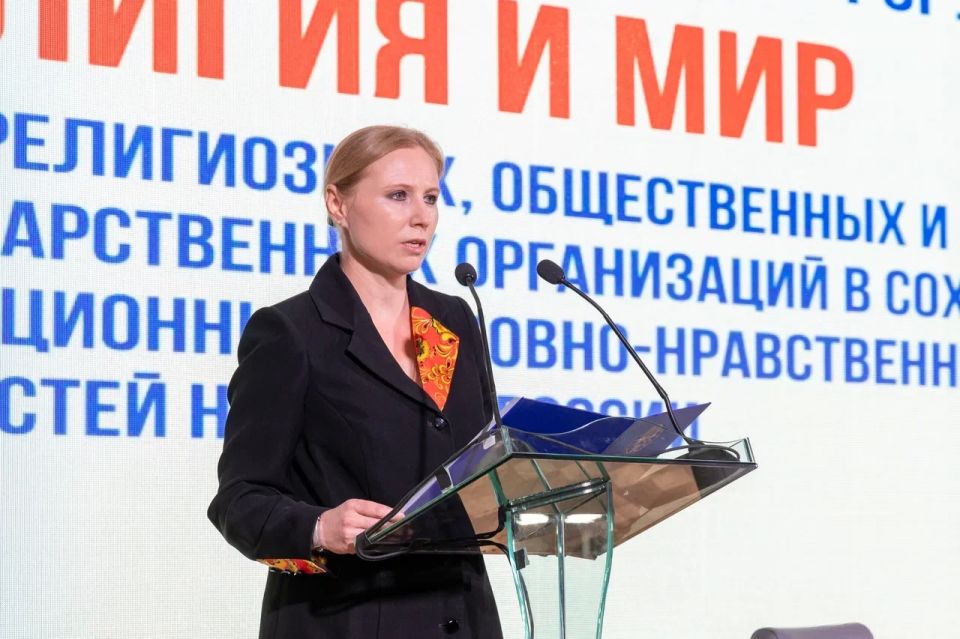 О духовных ценностях, семье и патриотизме: в Луганске прошёл Межконфессиональный форум «Религия и Мир» О духовных ценностях, семье и патриотизме: в Луганске прошёл Межконфессиональный форум «Религия и Мир»