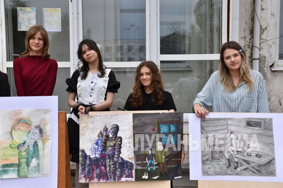 Юные художники Первомайска представили картины на военно-патриотическую тематику Юные художники Первомайска представили картины на военно-патриотическую тематику