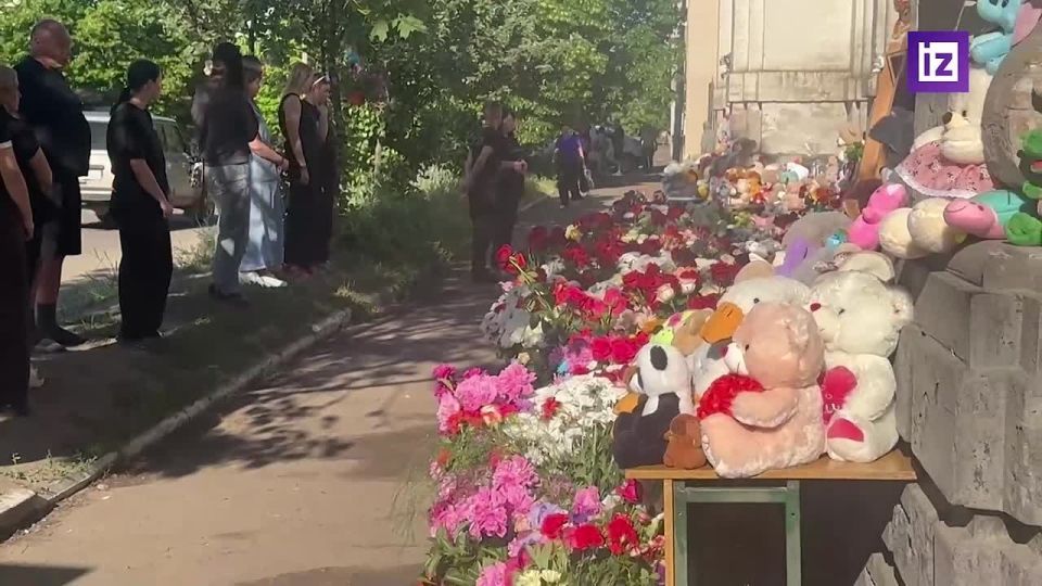 "На душе очень жутко": очевидцы атаки ВСУ по колледжу в Старобельске поделились с "Известиями" своими воспоминаниями о дне трагедии